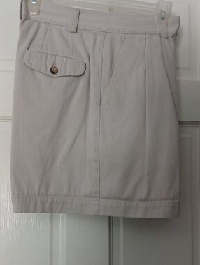 GAP Neutral Beige Shorts with 2 Front Pockets  And One Button Back Pocket
